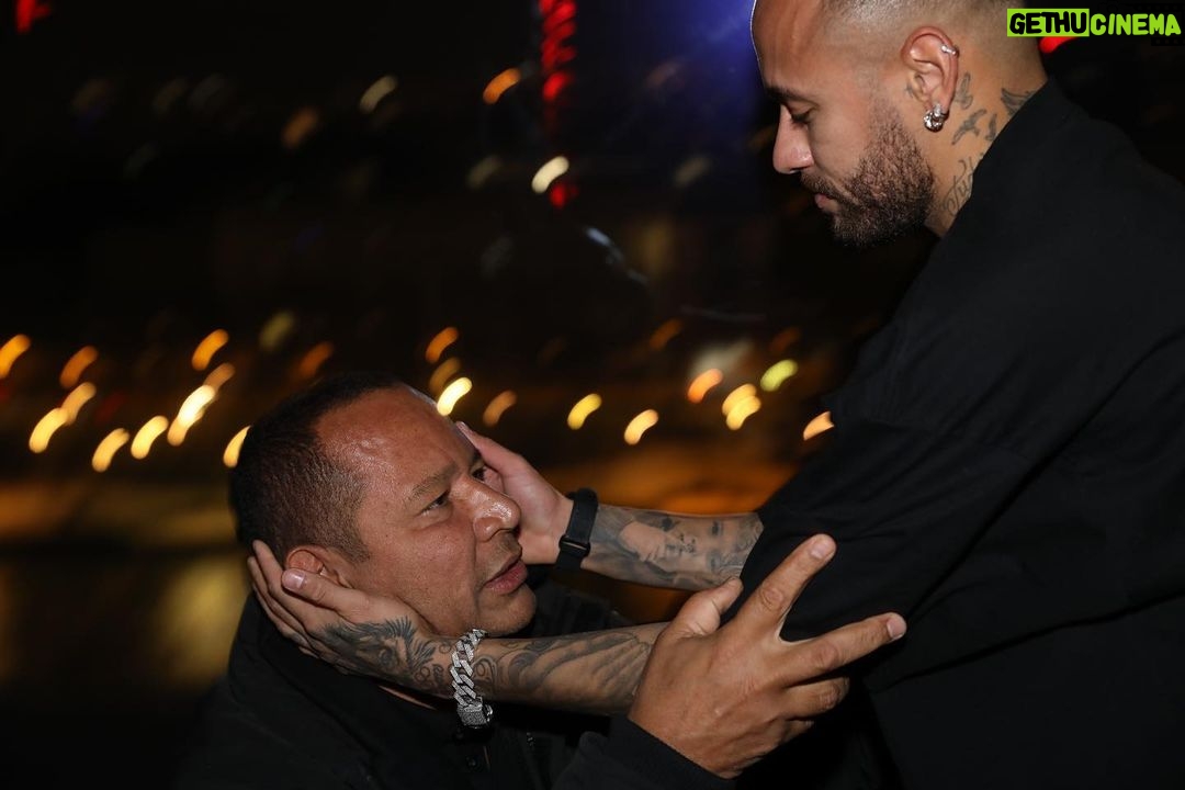 Neymar Jr Instagram - Parabéns papai ❤️ amo você