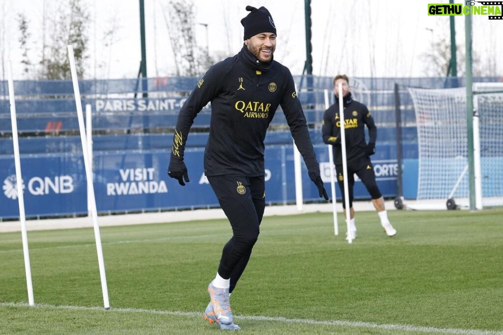 Neymar Jr Instagram - Primeiro treino com 31 😉😍🥵
