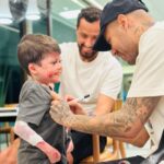 Neymar Jr Instagram - Hoje tive a felicidade de conhecer o menino @guigandramoura ❤️ Nosso bate bola ficou pra próxima 😉