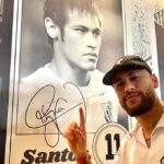 Neymar Jr Instagram - Pra sempre MENINO DA VILA 🖤🤍