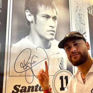 Neymar Jr Instagram - Pra sempre MENINO DA VILA 🖤🤍