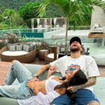 Neymar Jr Instagram - Sonhamos com a sua vida, planejamos a sua chegada e saber que você está aqui para completar o nosso amor, deixa os nossos dias muito mais felizes 🙏🏼 Você vai chegar em uma família linda, com irmão, avós, titios e titias que já te amam muito! Vem logo filho(a), estamos ansiosos por voce!❤️✨ “Antes de formá-lo no ventre eu o escolhi; antes de você nascer, eu o separei” - Jeremias‬ ‭1‬:‭5