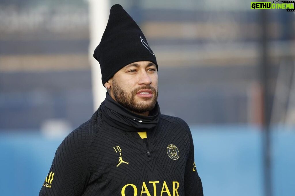 Neymar Jr Instagram - Primeiro treino com 31 😉😍🥵