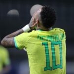 Neymar Jr Instagram - É um momento muito triste, o pior. Sei que sou forte mas dessa vez vou precisar ainda mais dos meus (família e amigos) Não é fácil passar por lesão e cirurgia, imagina passar isso tudo de novo após 4 meses recuperado. Fé eu tenho, até demais … Mas a força eu entrego nas mãos de Deus para que ele possa renovar as minhas. Obrigado pelas mensagens de apoio e carinho. 🙏❤️