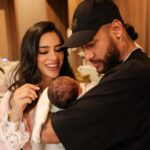 Neymar Jr Instagram - *Foi muito maravilhoso receber o carinho dos torcedores do @alhilal 💙🤍 *Recorde de gols pela @cbf_futebol 💙💚💛 *Nascimento da minha princesa MAVIE 😍 2023 foi um ano muito difícil pra mim mas esses 3 momentos ficarão guardados na minha memória e no meu coração ❤️