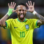 Neymar Jr Instagram - *Foi muito maravilhoso receber o carinho dos torcedores do @alhilal 💙🤍 *Recorde de gols pela @cbf_futebol 💙💚💛 *Nascimento da minha princesa MAVIE 😍 2023 foi um ano muito difícil pra mim mas esses 3 momentos ficarão guardados na minha memória e no meu coração ❤️