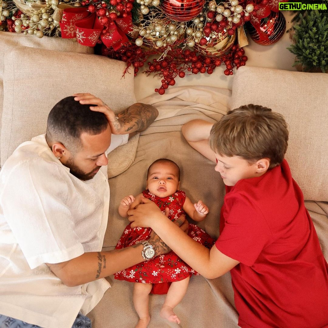 Neymar Jr Instagram - Primeiro Natal da nossa princesa 😍❤️
