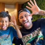 Neymar Jr Instagram - Esses dias tive a oportunidade de conhecer esse guerreiro @heitor_reissantos que já já estará representado nossa seleção @cbfamput … fiquei feliz em te conhecer menino, Deus abençoe sua vida 🙏❤️
