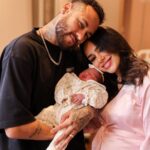 Neymar Jr Instagram - Nossa Mavie chegou pra completar as nossas vidas ❤️🙏🏼 Seja bem-vinda, filha! Você já é muito amada por nós.. obrigada por ter nos escolhido ✨ Que Deus te abençoe!