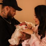 Neymar Jr Instagram - Nossa Mavie chegou pra completar as nossas vidas ❤️🙏🏼 Seja bem-vinda, filha! Você já é muito amada por nós.. obrigada por ter nos escolhido ✨ Que Deus te abençoe!