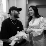 Neymar Jr Instagram - Nossa Mavie chegou pra completar as nossas vidas ❤️🙏🏼 Seja bem-vinda, filha! Você já é muito amada por nós.. obrigada por ter nos escolhido ✨ Que Deus te abençoe!