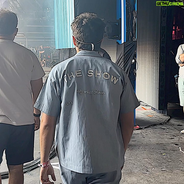 Niall Horan Instagram - PINKPOP ! What an unbelievable crowd, thank you for coming out to see us . Also huge thank you to the incredible @thelumineers for bringing me out to sing one of my favourite songs with them ! Pinkpop Festival