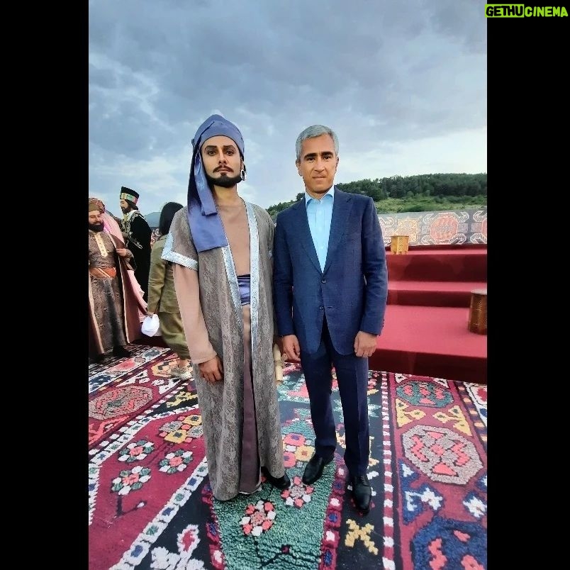 Nicat Əli Instagram - Anar Sahib oğlu Ələkbərov — Azərbaycan Respublikası Prezidentinin köməkçisi, Heydər Əliyev Mərkəzinin direktoru, Heydər Əliyev Fondunun icraçı direktoru. . Anar Müəllim diqqət və qayğınız üçün sizə dərin təşəkkürümü bildirirəm. . Tədbirin Quruluşçu rejissoru Əməkdar Artist Nicat Kazımov @kazimov_nicat . @culture.gov.az @theatresector @akademik_musiqili_teatr @shusha.azerbaijan #heydaraliyevfoundationoffical . #şuşa #cıdır #vaqifpoeziyagünləri #nəsimi #imadəddinnəsimi . . #nicataliofficial #nicatali #actor #oyuncu #set #serial #kino #film #azerbaijan #baku #azerbaycanfilm #dizi #zkfo #zenginkızfakiroğlan #musicaltheatre #notrdamqozbeli #akademikmusiqiliteatr #theatre #instagram #instagramaz #trt1 #imtahanofficial #xezertvofficial Cıdır Düzü Şuşa