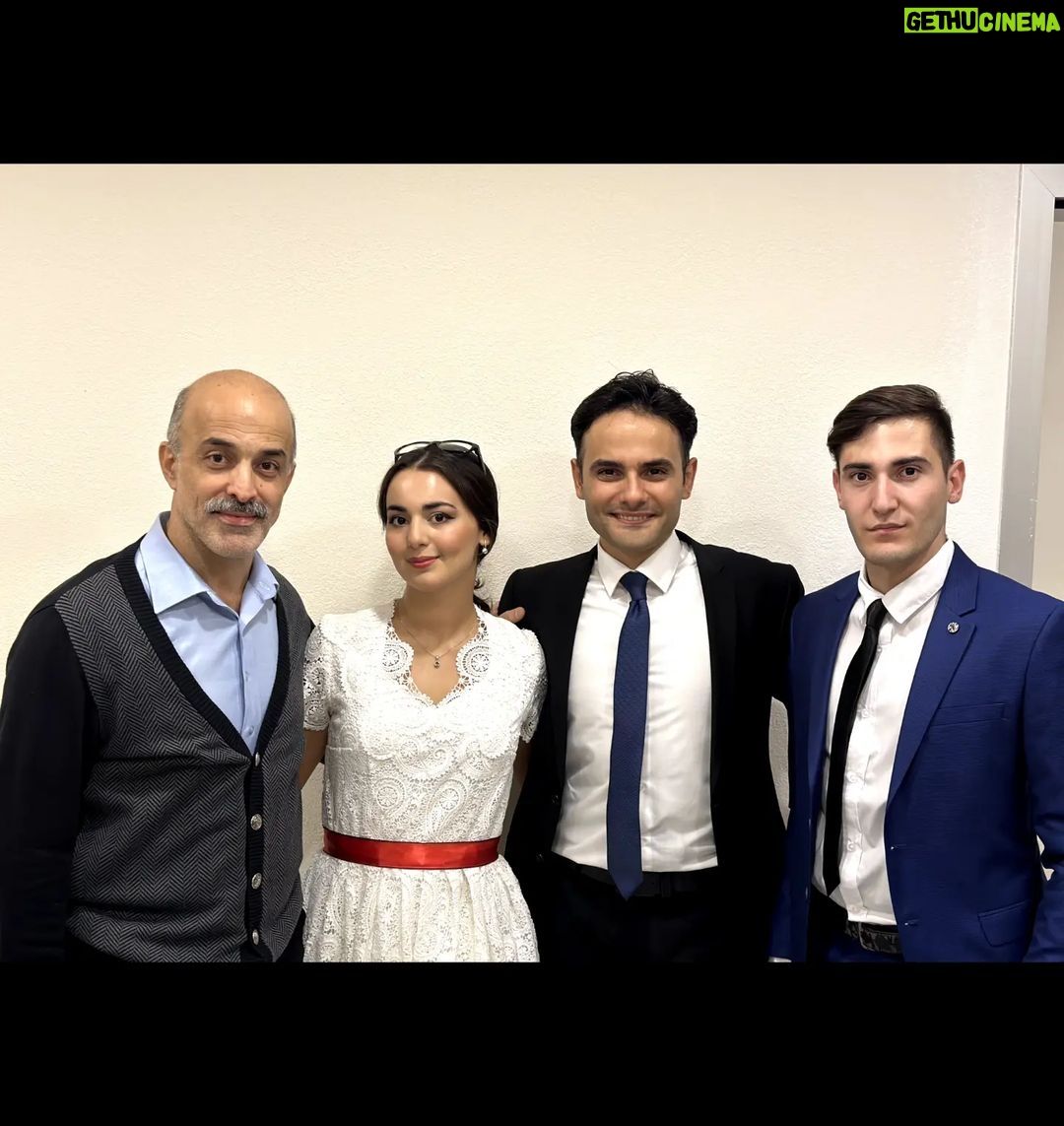 Nicat Əli Instagram - Müəllimlə maraqlı iş görmək zövq verir. Xüsusən bu işi gözəl, səmimi və istedadlı dostlarla görəndə lap zövq verir. Var olun dostlar❤️❤️❤️ @parvizmammadrzayevofficial @kerimova_irana @mr_.abdullayev . . . #nicataliofficial #nicatali #actor #oyuncu #set #serial #kino #film #azerbaijan #baku #azerbaycanfilm #dizi #zkfo #zenginkızfakiroğlan #musicaltheatre #notrdamqozbeli #akademikmusiqiliteatr #theatre #instagram #instagramaz #trt1 #imtahanofficial #xezertvofficial #parisnotrdamaithaf #kvazimodo #квазимодо