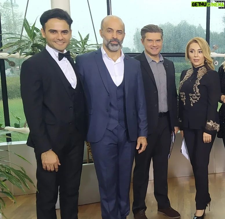 Nicat Əli Instagram - Əziz müəllimim sizi təbrik edirəm. Neçə neçə gözəl illərə çıxasız. Sizin tələbəniz olmaq və sizinlə eyninsəhnəni bölüşmək fəxrdir mənə. Doğum gününüz mübarək !!! @parvizmammadrzayevofficial @akademik_musiqili_teatr