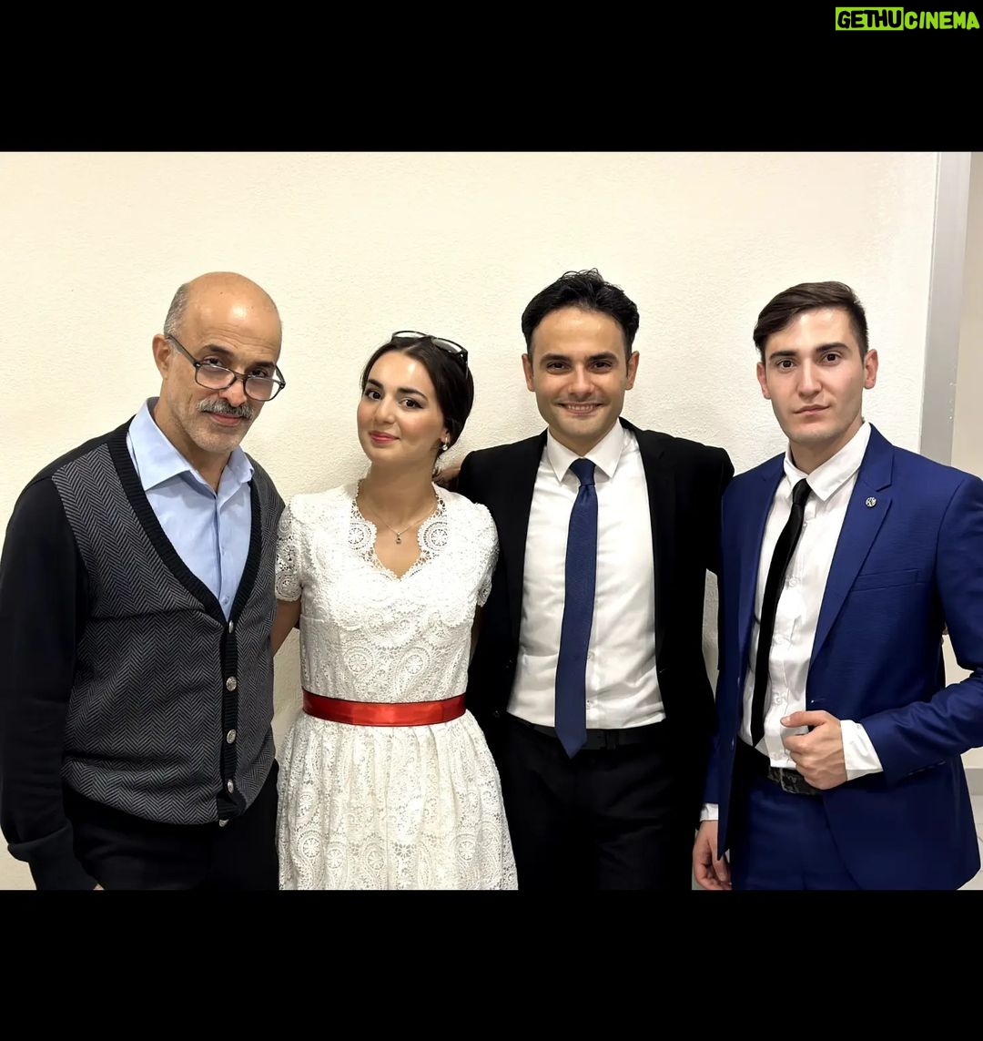 Nicat Əli Instagram - Müəllimlə maraqlı iş görmək zövq verir. Xüsusən bu işi gözəl, səmimi və istedadlı dostlarla görəndə lap zövq verir. Var olun dostlar❤️❤️❤️ @parvizmammadrzayevofficial @kerimova_irana @mr_.abdullayev . . . #nicataliofficial #nicatali #actor #oyuncu #set #serial #kino #film #azerbaijan #baku #azerbaycanfilm #dizi #zkfo #zenginkızfakiroğlan #musicaltheatre #notrdamqozbeli #akademikmusiqiliteatr #theatre #instagram #instagramaz #trt1 #imtahanofficial #xezertvofficial #parisnotrdamaithaf #kvazimodo #квазимодо