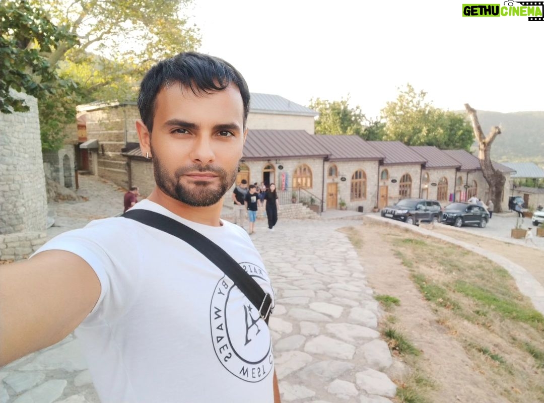 Nicat Əli Instagram - Basqal kəndi. Bazar meydanı, Qalabaşı. @basqal_qorugu