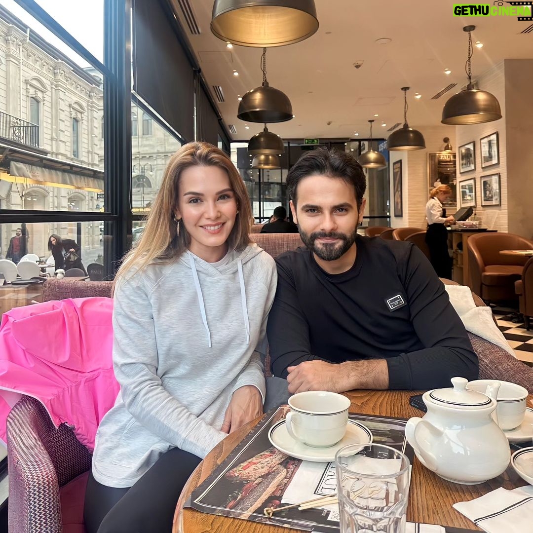 Nicat Əli Instagram - Düz 10 İL sonra Zengin Kız Fakir Oğlanla yenidən görüşdü. @duygu.ozsen #zkfo #baku Bakı