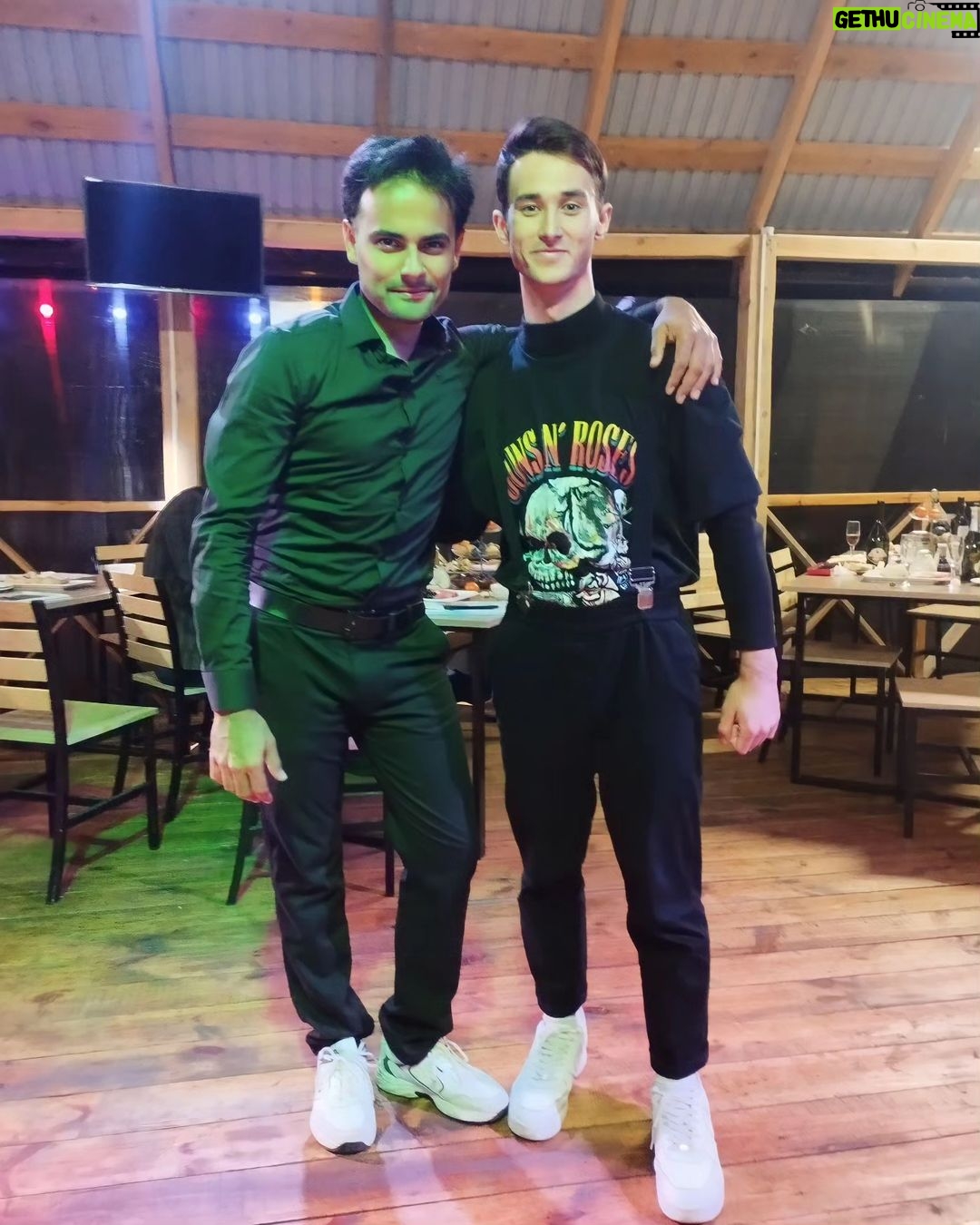 Nicat Əli Instagram - Gözəl insanlar. Hər biri ayrı ayrılıqda çox istedadlı gənclərdir. @akademik_musiqili_teatr @culture.gov.az @gitis.official @gitis_international @gitis_academy #гитис #зеренда #мастеркласс Kazakhstan