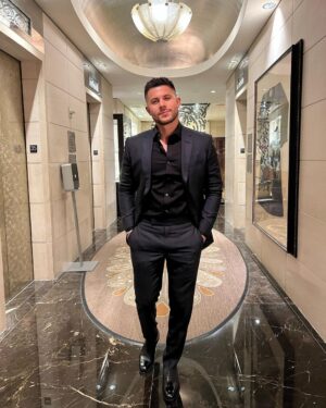 Nick Barrotta Instagram - stepped out last night for the world premiere of @dontlookupfilm! check it out 12/24!! 👏🏼🍿
@netflixfilm #dontlookup
