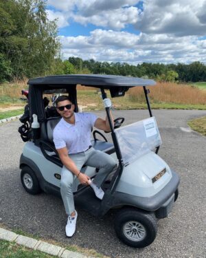 Nick Barrotta Instagram - first timer out on a golf course! it was ugly for the most part - but we’ll be back! 😂 what do you guys think of my swing?🏌🏻‍♂️#fore