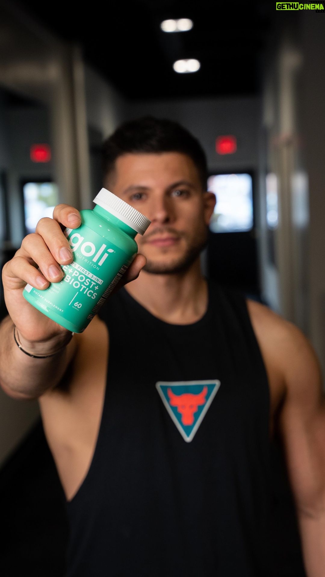 Nick Barrotta Instagram - Your new favorite trio! Just ask grandma! Goli® Probiotic+ Gummies are made with a combination of prebiotics, probiotics and postbiotics 💪🏼 Use code nickbarrotta for 35% off! #golipartner @golinutrition