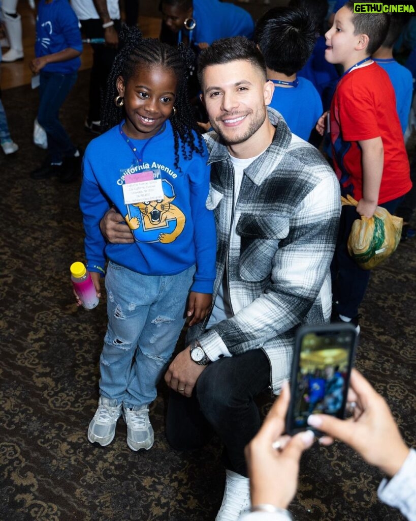 Nick Barrotta Instagram - spent my morning hanging with these awesome kids! 💙 thank you to the american giving project/ toys of hope team for having me back this year — and thank you for all you do for these children and families! today was a great reminder of what the holiday season is all about 🙏🏼💫 #toysofhope Oheka Castle