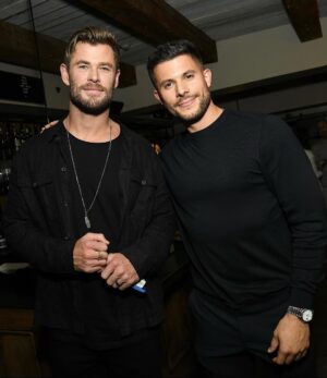 Nick Barrotta Instagram - great hangin w/ @chrishemsworth and celebrating his new project, #limitless —
be sure to check it out on @disneyplus 
#limitlesswithchrishemsworth 💪🏼💪🏼