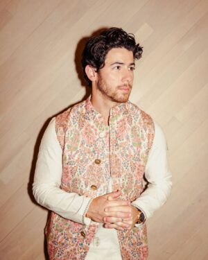 Nick Jonas Instagram - So nice being able to spend a few days by the beach to celebrate Diwali with my friends and family. Thank you @airbnb

Styled by @stylebyami 
Designed by @sabyasachiofficial