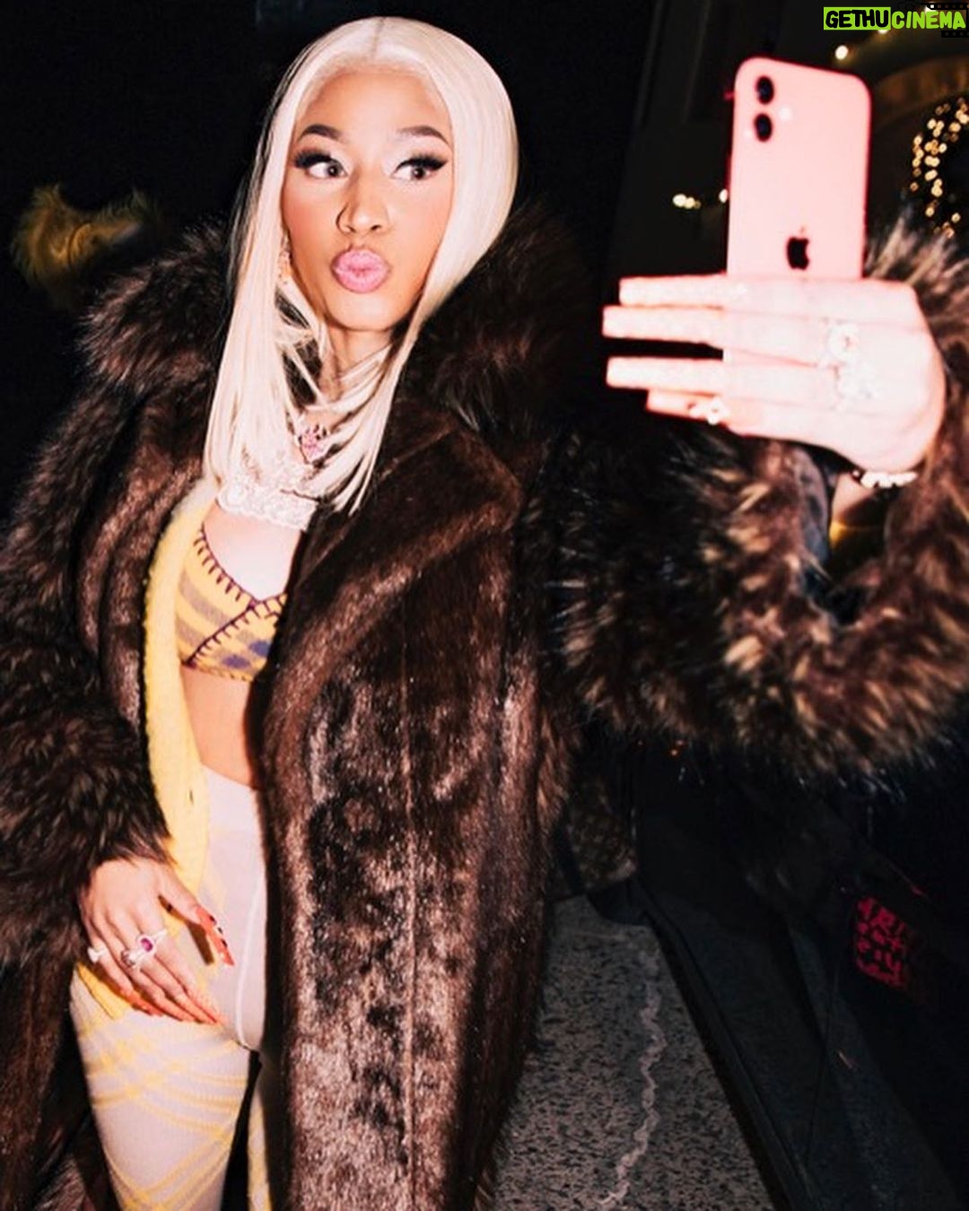 Nicki Minaj - 2.5 Million Likes -