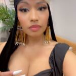 Nicki Minaj Instagram - Thank you to Kelly & Mark & their amazing & hospitable team for having me 🎀 @livekellyandmark 🎀