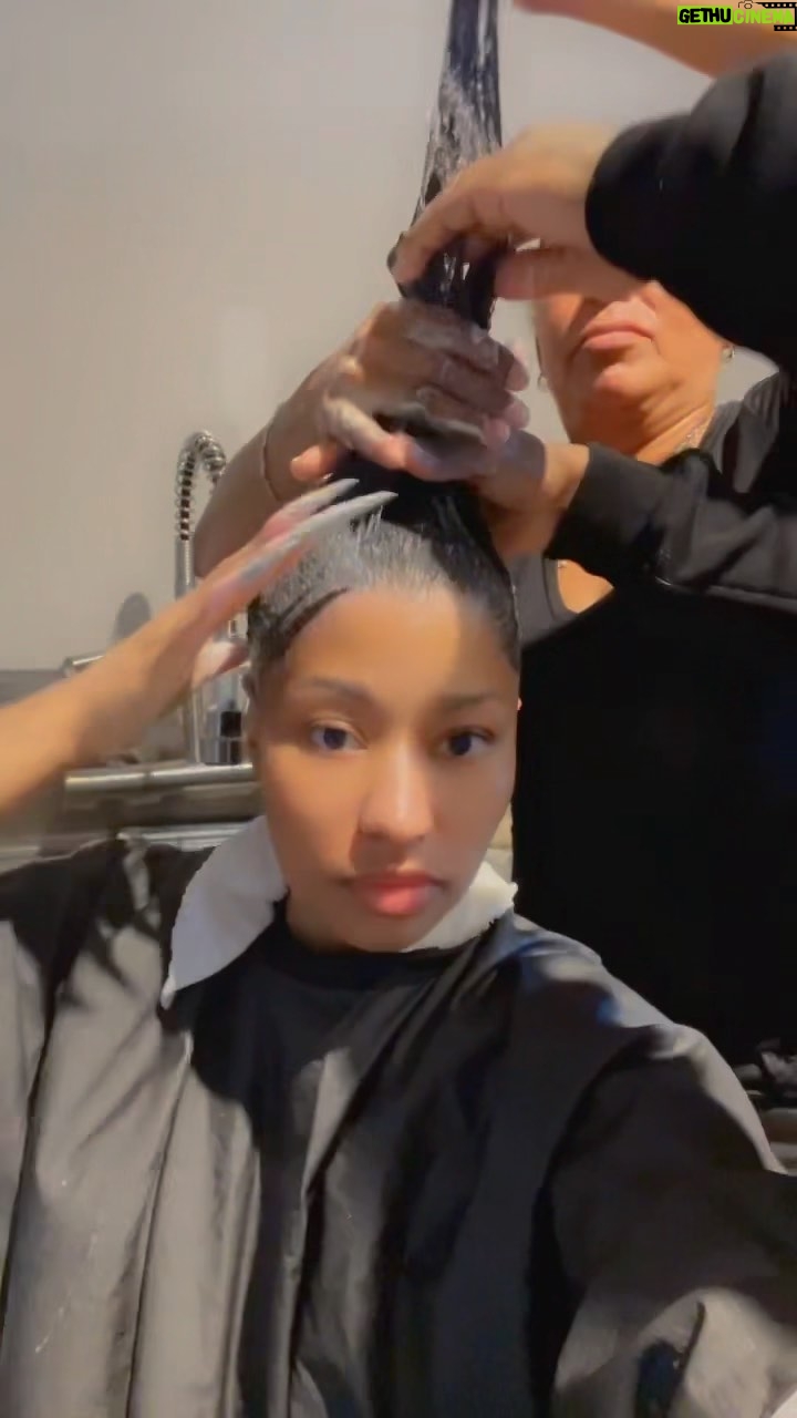 Nicki Minaj Instagram - 😝 #BigDifference sound on tiktok 😍 Yo @bobcarking_ lemme hold sum’