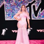 Nicki Minaj Instagram - DOLCE & GABARBIE 🎀 #MTVVMA’s 🤍👑