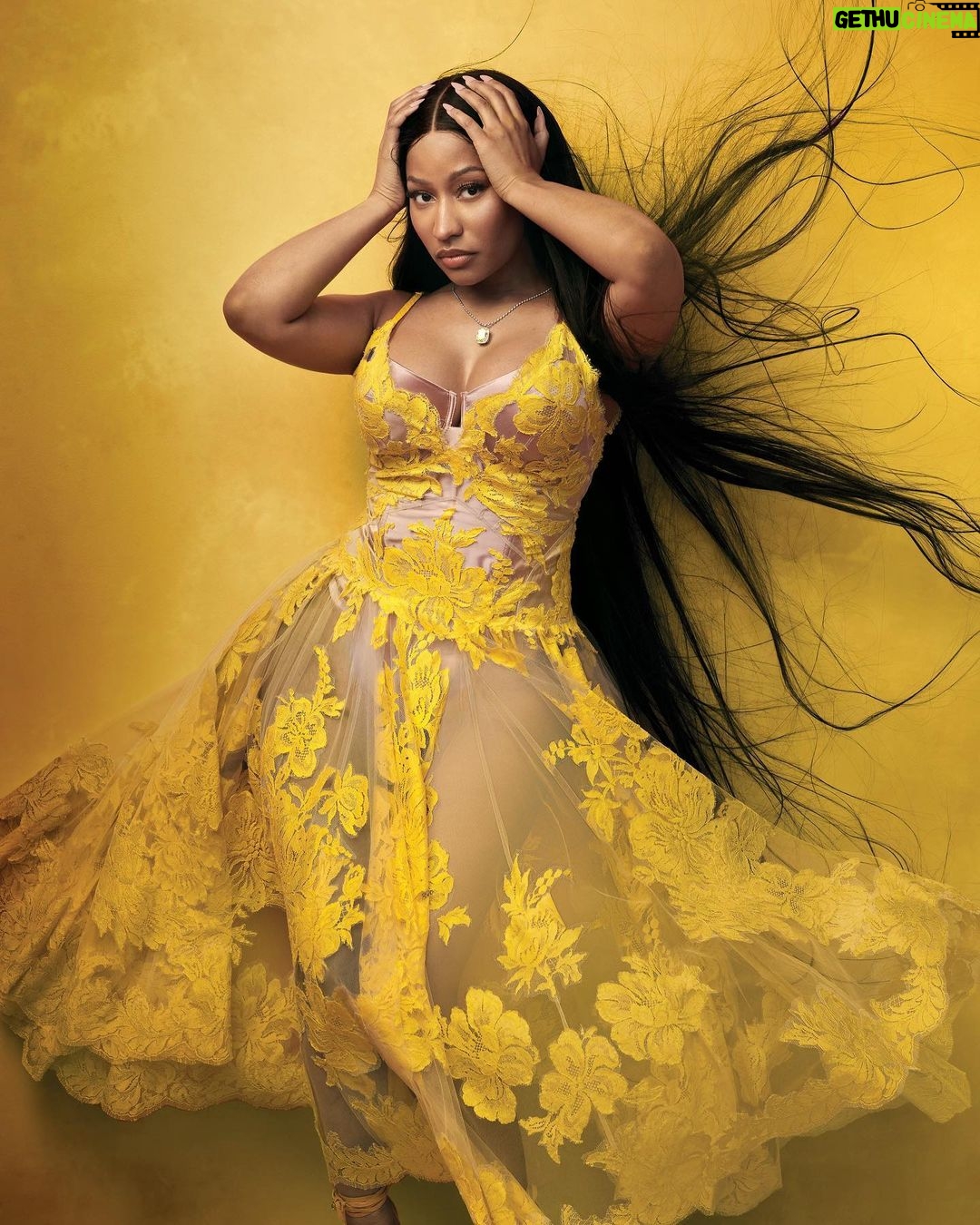 Nicki Minaj Instagram - Anna, thank you. I can’t really find the words to sum up all these emotions right now, but gratitude is number 1 on the list. Thank you for making one of my WILDEST dreams come true. A beautiful & surreal experience from start to finish. Sergio, THANK YOU & the entire team for making this such an enjoyable, iconic, unforgettable experience!!!!! @sergiokletnoy We did it Joe! Thank you Joe!!!! @thecarozza Vogue // @voguemagazine Photographer: Norman Jean Roy // @normanjeanroy Writer: Rob Haskell // @robertjhaskell Fashion Editor: Max Ortega // @maxortegag Hair: Lacy Redway // @lacyredway & Dionte Gray // @arrogant_tae123 Makeup: Raoúl Alejandre // @raoulalejandre Entertainment Director: Sergio Kletnoy // @sergiokletnoy