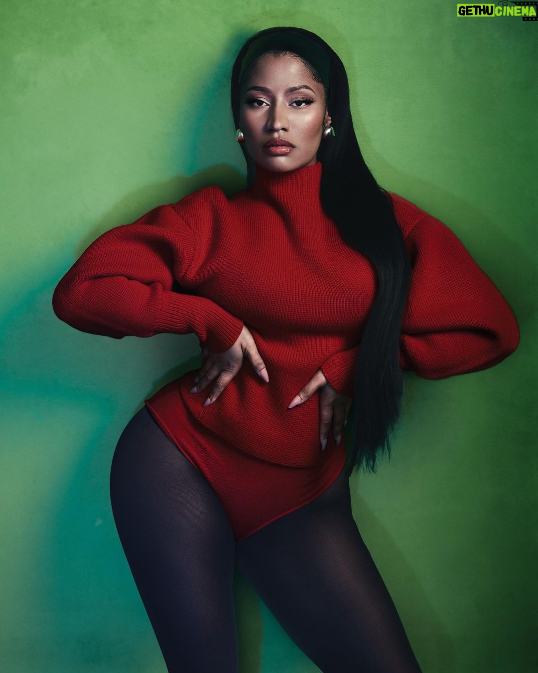 Nicki Minaj Instagram - Anna, thank you. I can’t really find the words to sum up all these emotions right now, but gratitude is number 1 on the list. Thank you for making one of my WILDEST dreams come true. A beautiful & surreal experience from start to finish. Sergio, THANK YOU & the entire team for making this such an enjoyable, iconic, unforgettable experience!!!!! @sergiokletnoy We did it Joe! Thank you Joe!!!! @thecarozza Vogue // @voguemagazine Photographer: Norman Jean Roy // @normanjeanroy Writer: Rob Haskell // @robertjhaskell Fashion Editor: Max Ortega // @maxortegag Hair: Lacy Redway // @lacyredway & Dionte Gray // @arrogant_tae123 Makeup: Raoúl Alejandre // @raoulalejandre Entertainment Director: Sergio Kletnoy // @sergiokletnoy