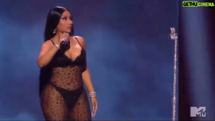 Nicki Minaj Instagram - Swipe for my faves of the night & watch my full performance on YouTube. ☁️ 🖤 That iconic voice in 1st clip is @keisharenee ♥️ Musical director 👏🏽👏🏽👏🏽 @adamblackstone Drums 🥁 @boot_greene My fave human & plays keys really REALLY well OMAR @babebrice 🎹 Keep me rolling Juice 🥤 @bigjuice205 Trini massive 🇹🇹 @mjxtatik01 Creative director @beaucaspersmart 🩰 Lights ⚡️ @tsuth88 #LastTimeISawYou #BigDifference #PinkFriday2 #MTVVMAS