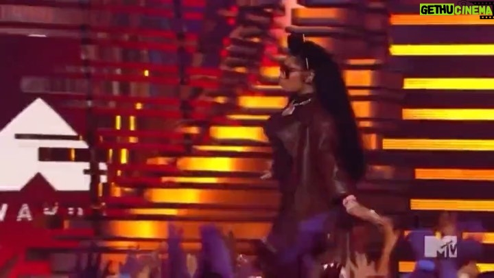 Nicki Minaj Instagram - Swipe for my faves of the night & watch my full performance on YouTube. ☁️ 🖤 That iconic voice in 1st clip is @keisharenee ♥️ Musical director 👏🏽👏🏽👏🏽 @adamblackstone Drums 🥁 @boot_greene My fave human & plays keys really REALLY well OMAR @babebrice 🎹 Keep me rolling Juice 🥤 @bigjuice205 Trini massive 🇹🇹 @mjxtatik01 Creative director @beaucaspersmart 🩰 Lights ⚡️ @tsuth88 #LastTimeISawYou #BigDifference #PinkFriday2 #MTVVMAS
