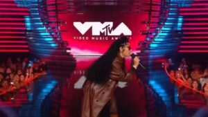 Nicki Minaj Instagram - Swipe for my faves of the night & watch my full performance on YouTube. ☁️ 🖤 That iconic voice in 1st clip is @keisharenee ♥️ Musical director 👏🏽👏🏽👏🏽 @adamblackstone Drums 🥁 @boot_greene My fave human & plays keys really REALLY well OMAR @babebrice 🎹 Keep me rolling Juice 🥤 @bigjuice205 Trini massive 🇹🇹 @mjxtatik01 Creative director @beaucaspersmart 🩰 Lights ⚡️ @tsuth88 #LastTimeISawYou #BigDifference #PinkFriday2 #MTVVMAS