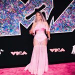 Nicki Minaj Instagram - DOLCE & GABARBIE 🎀 #MTVVMA’s 🤍👑