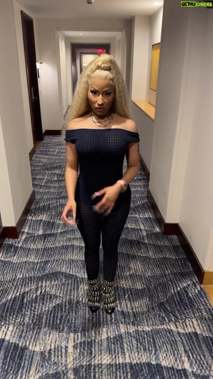 Nicki Minaj Instagram - He kept bumpin into the wall tryna walk backwards tryna be Steven Spielberg wit da camera & sh!t. So I kept breaking character thinking I might have to save him! ๐
๐พ๐ฅyea we was prolly a lil tipsy or whatever tho chi. Idk. oh but that walk walked. WALKED!!!!! You hurr me? โฅ๏ธโฅ๏ธโฅ๏ธโฅ๏ธโฅ๏ธโฅ๏ธโฅ๏ธโฅ๏ธ Every Summer I come out to Walk bitches but to me itโs just another year. ๐ฎโ๐จ ๐ฉ๐ผโ๐ณ๐ค๐ฝ HAPPY EFFing NEW YEAR ๐๐๐๐๐๐๐๐๐๐๐๐๐๐๐