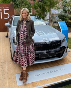 Nicki Shields Instagram - Quick.. Grab a cuppa (or glass of vino!) and settle into the @fosgoodwood highlights on ITV4 NOW! 7pm- 9pm tonight… My highlight has to be an impromptu chat with Sir Jackie, aka Goodwood royalty! #goodwoodfos #goodwoodfestivalofspeed @sirjackiestewart @aussiegrit @suziperry100 @mr_davidgreen @karunchandhok @bmwuk #bmwi5 #racingcars #classiccars #f1 #wec #rally #wrc #itv