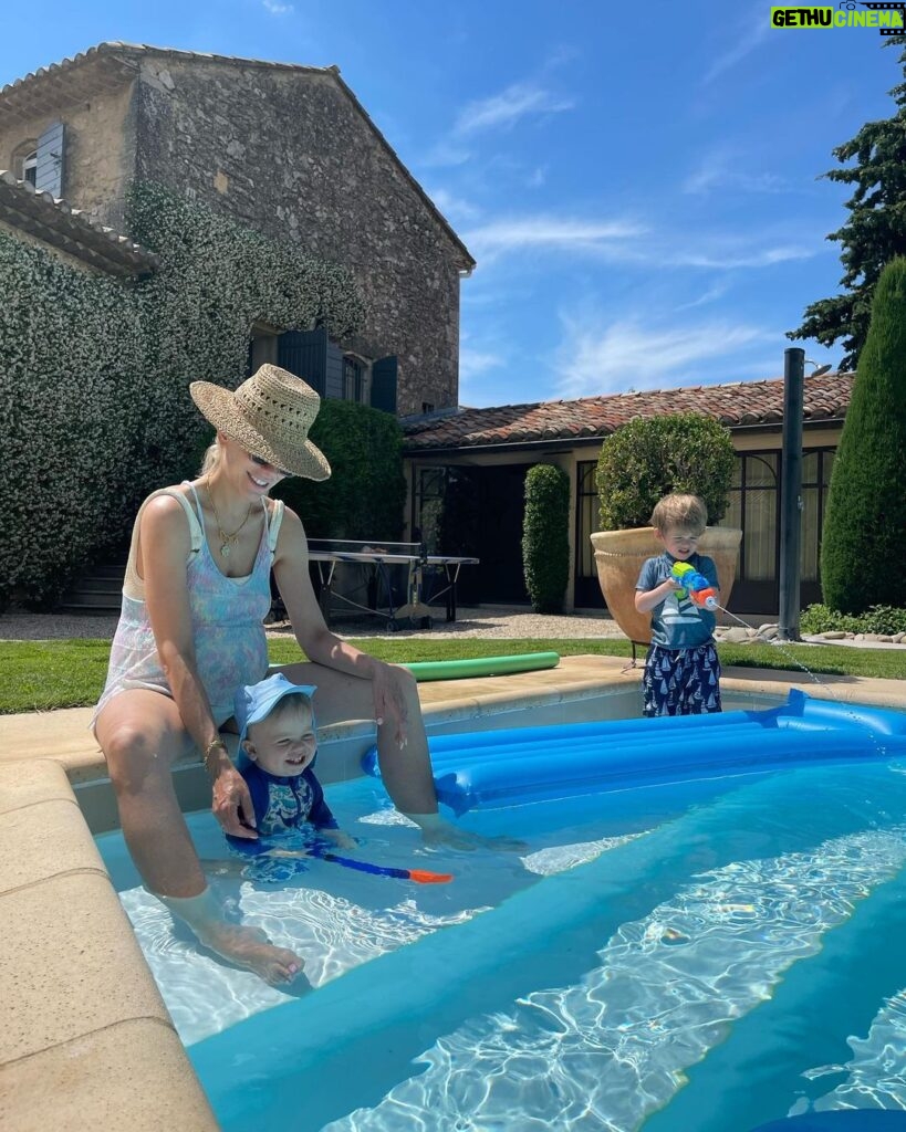 Nicki Shields Instagram - This week I’ve been mostly waddling round Provence.. Making the most of our last holiday for a while! 💖☀️🇫🇷 Loving discovering a part of France I’ve never been to before.. Gordes, Luberon, Roussillon … what a stunning part of the world! 😍☀️Still got a few more days to go if you have any last minute recommendations🙏🏼 The DS7 has been providing us with plenty of fun on the road! 💙 #family #holiday #luberon #gordes #roussillon #pool #southoffrance #discovering #drive #roadtrip #ds7