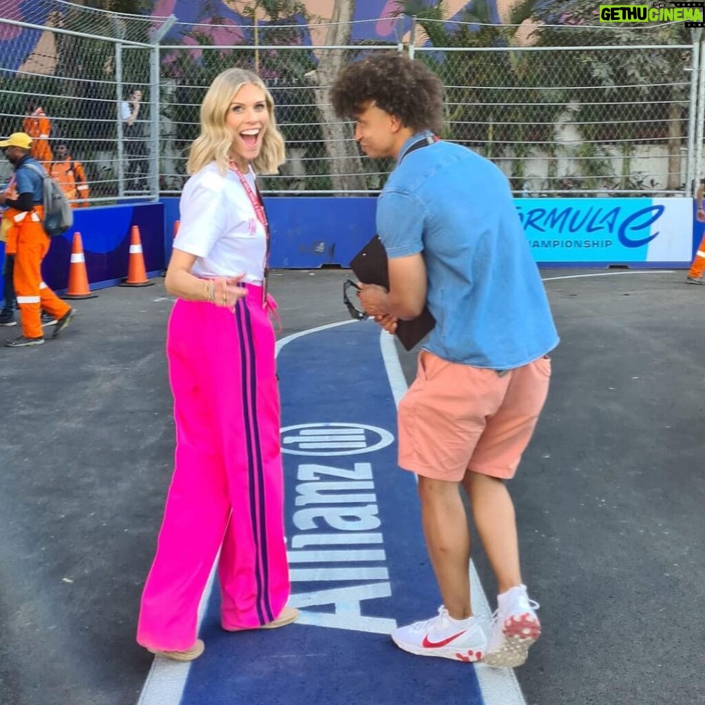 Nicki Shields Instagram - Wishing my FE family a wonderfully warm and sweaty weekend in Jakarta! 🥵😅🥰 Sad not to be there but apparently 90% humidity aren’t the optimal conditions for growing a baby! So I’ll be cheering you on from the sidelines. 🤰🏼 I’ll be back for Portland and London though so watch out! 👀 Good luck to @iamradzi @piquetjr and the @fiaformulae TV gang! #channel4sport #jakartaeprix #jakarta #formulae #broadcast #motorsport #womeninmotorsport #luxurylifestyle #luxuryfashion