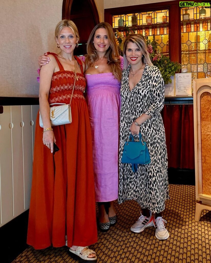 Nicki Shields Instagram - Bumping along with @ilianabrierley 🥰🤰🏼. Huge thanks to @20berkeleylondon for hosting us for Illy’s non baby shower lunch 🥰. A new resto just off Berkley Square - absolutely beautiful setting with the most delicious menu! Swipe to see… Also swipe to see my growing bump 😳🤰🏼. Feeling much bigger this time round. Help! The waddle is well and truly happening now! Big thanks @pips_taylor for organising a perfect day out with the girls 💖 #babybump #pregnant #girlsdayout #babyshow #20berkeley #londonlife #londonrestaurants #luxurylifestyle #luxurydining