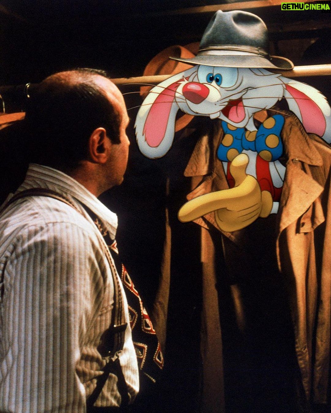Nicolás Amelio-Ortiz Instagram - En mi top 3 de películas favoritas de la historia del cine. "Quién engañó a Roger Rabbit" me tiene obsesionado desde que tengo 5 años. El juez Doom uno de los mejores y más aterradores villanos que existen.