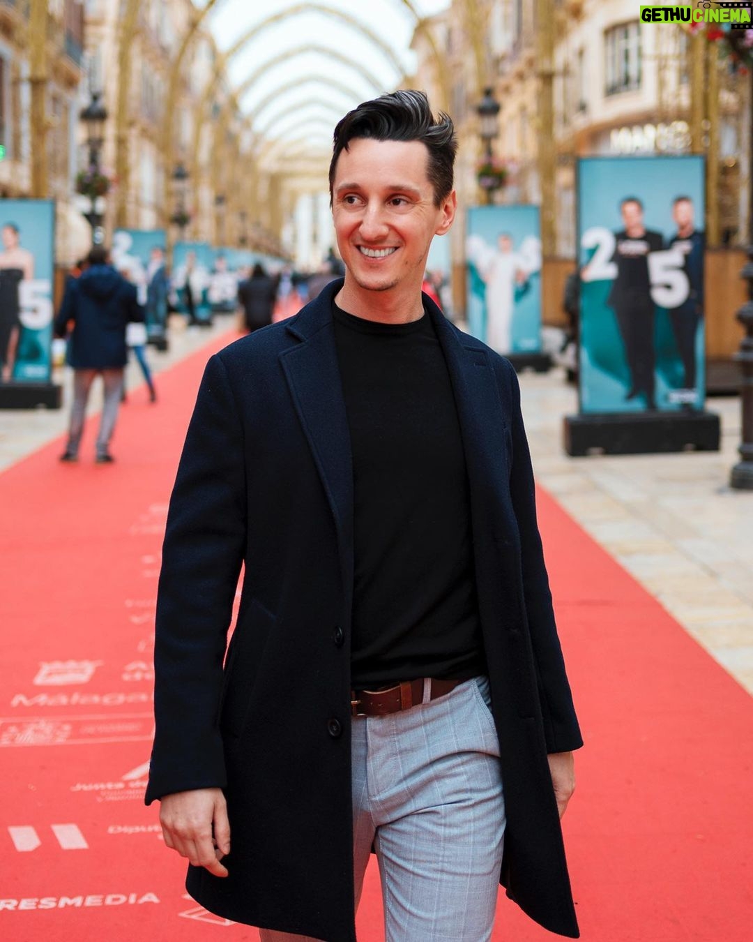 Nicolás Amelio-Ortiz - 4.8K Likes - Primera vez en el @festivalmalaga, uno de los festivales de cine más importantes de Europa. En este caso fui como parte del equipo detrás de @hackmafizmalaga en @mafizmalaga. Toda la experiencia en esta ciudad fue fascinante (¡hasta tuvimos tormenta de arena!) y espero con muchas ansias volver el año que viene.