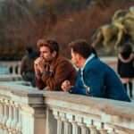 Nicolás Amelio-Ortiz Instagram - Hacía tiempo que no salía a sacar fotos por Madrid, y esta vez me llevé el 85mm. Normalmente prefiero el 50 porque, a mi parecer, tiene el punto justo de realismo visual e ilusión cinematográfica. El 85, en cambio, te hunde de lleno en el sueño fotográfico, ya que ningún ser humano puede "mirar" como este lente en la vida real. Y quizás fue precisamente por eso que elegí sacar fotos y filmar por la calle con un 85mm: para evadirme un rato del crudo realismo de estas semanas y capturar la ciudad de una forma un poco más idealizada. Madrid, Spain