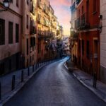 Nicolás Amelio-Ortiz Instagram - Un par de fotos que saqué esta semana por Madrid, que es mi hogar hace casi dos años. A veces me abraza y se entrega desde que amanece, y no imagino mi vida en ningún otro sitio. Otras, me esquiva como una extraña seductora, envuelta en el misterio de sus curvas y pasadizos... muy distintos a los de mi melancólica cuadrícula porteña. Madrid, Spain
