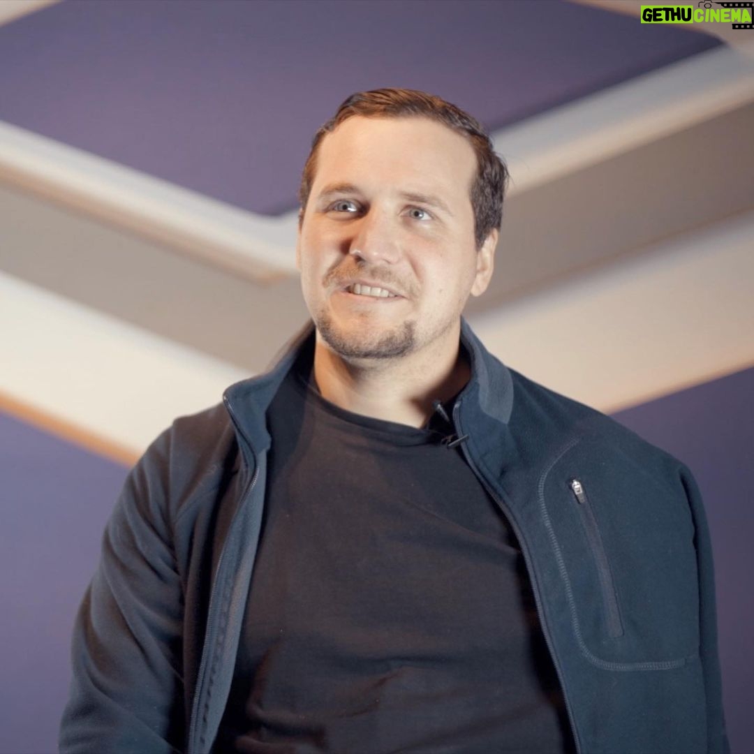 Nicolás Amelio-Ortiz - 6.7K Likes - Este viernes ZEPFILMS cumplirá 10 años desde que se publicó el primer video en YouTube. Después de tanto tiempo, creo que lo mejor que hice como creador del canal no fue ni un video viral ni tampoco superar el millon de suscriptores. Fue armar un equipo que no solo es super profesional, sino que además me apoya en los proyectos más exitosos, pero también los fracasos más difíciles. El video de este viernes los tiene a ellos de protagonistas. Y también va para @tefidafonseca, que no pudo aparecer esta vez pero que viene haciéndose cargo de nuestras redes sociales desde el año pasado como una reina! ✨🥰🥰