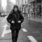 Nicolás Amelio-Ortiz Instagram - Hoy cumplo un año desde que me mudé a España. Justo coincidió con una pandemia global y mis 30 años, así que se imaginarán que este cambio goza de una buena dosis de inseguridades y miedos. Y precisamente por eso me sorprende todo lo que pude hacer. Nuevos amigos, lugares fantásticos, una ciudad que me recibió con cariño inmesurable, y la realización de mis proyectos más ambiciosos. A veces siento que viví en Madrid toda la vida. Otras noches me consume una fuerte nostalgia y muero por volver y reencontrarme con mi familia. Es un camino externo e interno, y me encanta atravesarlo en este extraño momento de mi vida y de la humanidad. Las emociones que nos aterran muchas veces son las que nos sanan y nos hacen crecer.